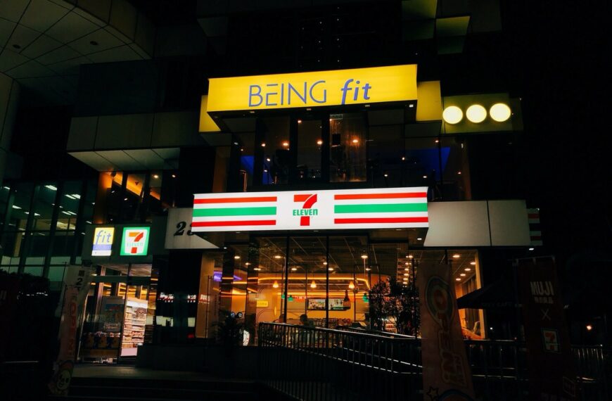 NEW-generation gym: Convenience Store Combined with a GYM